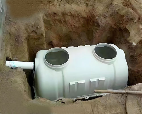 Fiberglass underground septic tank